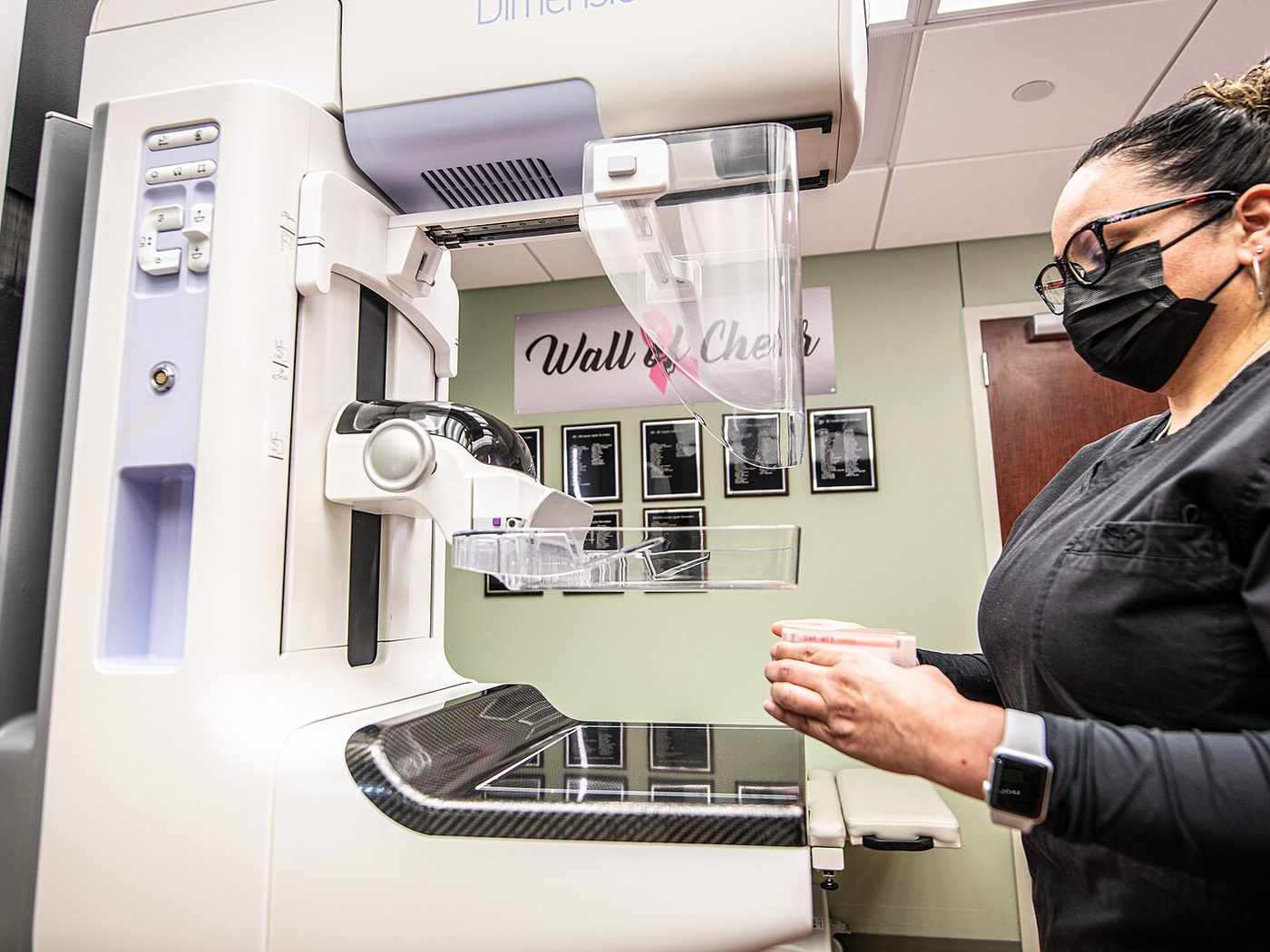The Critical Importance of Early Detection in Breast Health — illustrative image, not a photograph of Almavita’s clinic