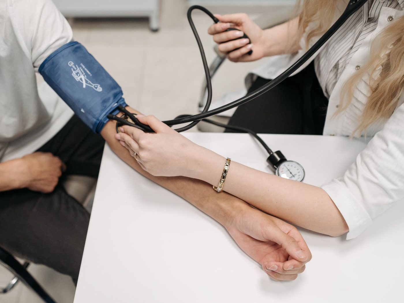 Consulting room — illustrative image, not a photograph of Almavita’s clinic