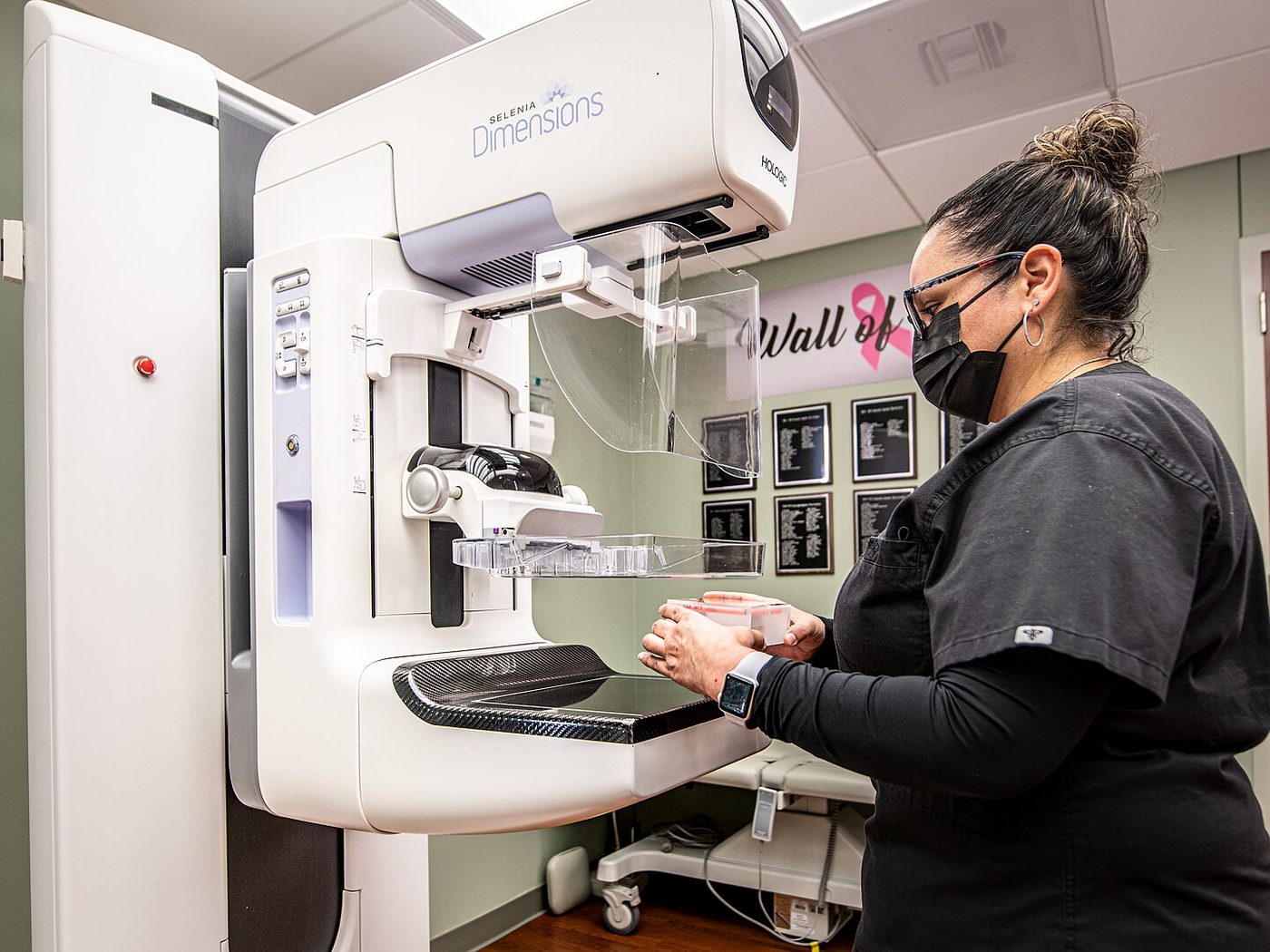 Mammography room — illustrative image, not a photograph of Almavita’s clinic
