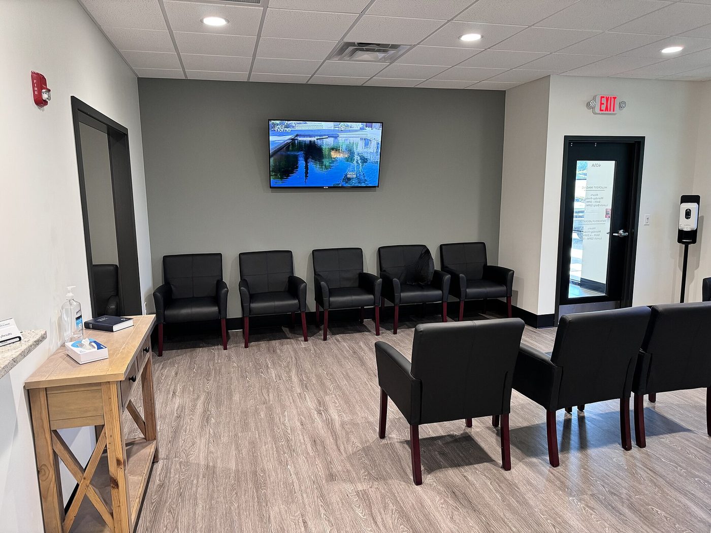 Waiting room — illustrative image, not a photograph of Almavita’s clinic